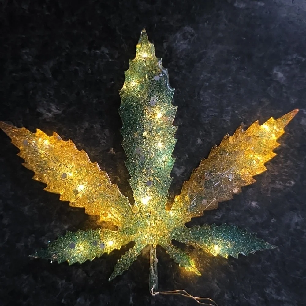 LED Glitter Leaf Decor